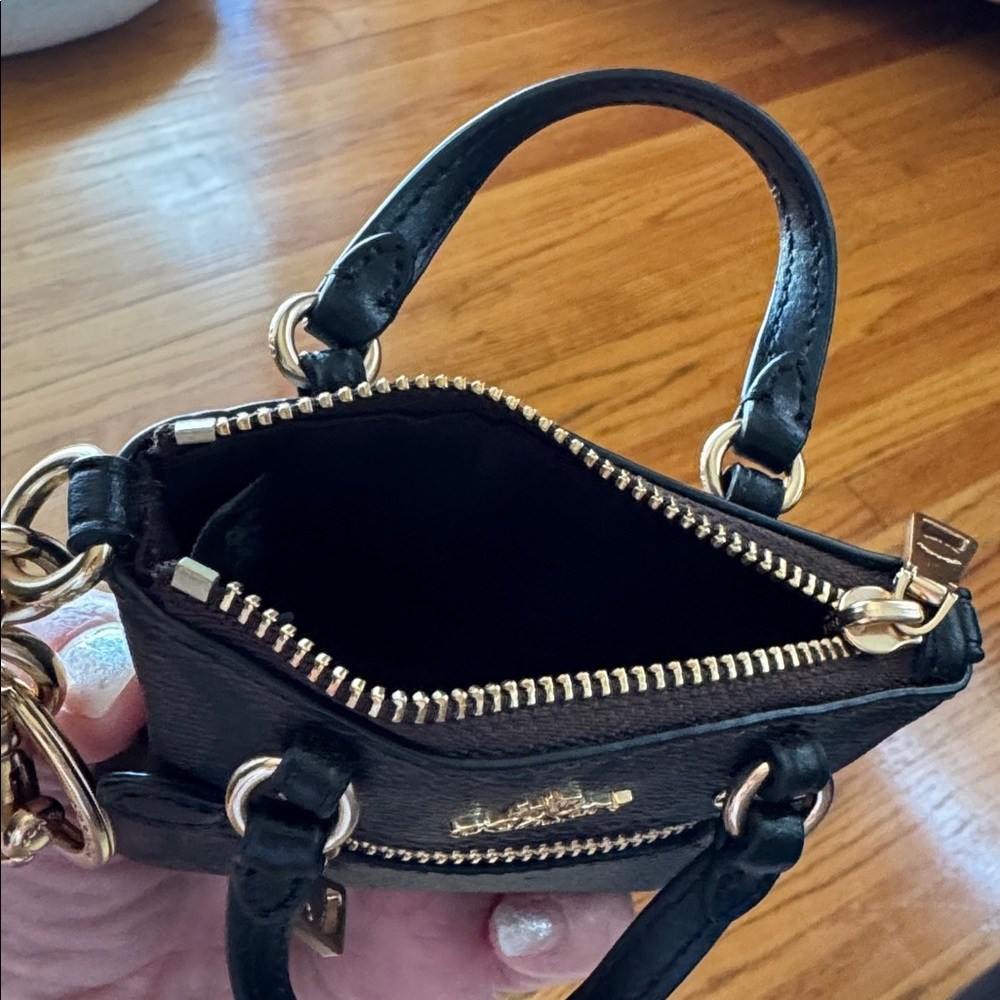 Coach signature C bag charm - Picture 5 of 5